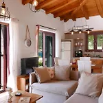 Phos - Boutique Stone And Wood Sanctuary With Private Pool Near Villa *