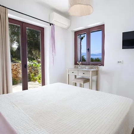 Phos - Boutique Stone And Wood Sanctuary With Private Pool Near