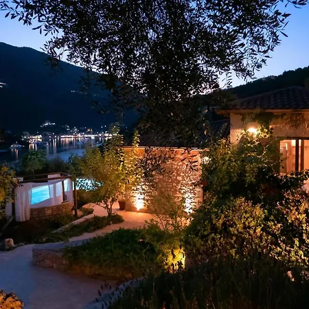 Villa Phos - Boutique Stone And Wood Sanctuary With Private Pool Near Sivota