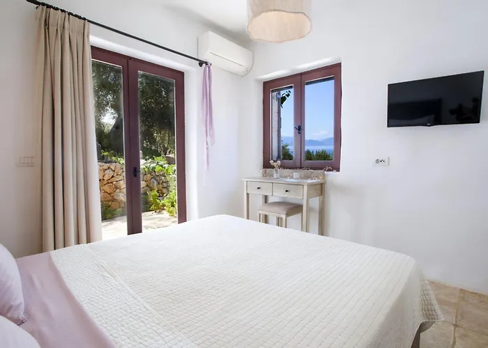 Villa Phos - Boutique Stone And Wood Sanctuary With Private Pool Near Sivota